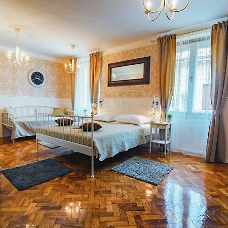 Mama'S And Papa'S Luxury Rooms สปลิท ภายนอก รูปภาพ