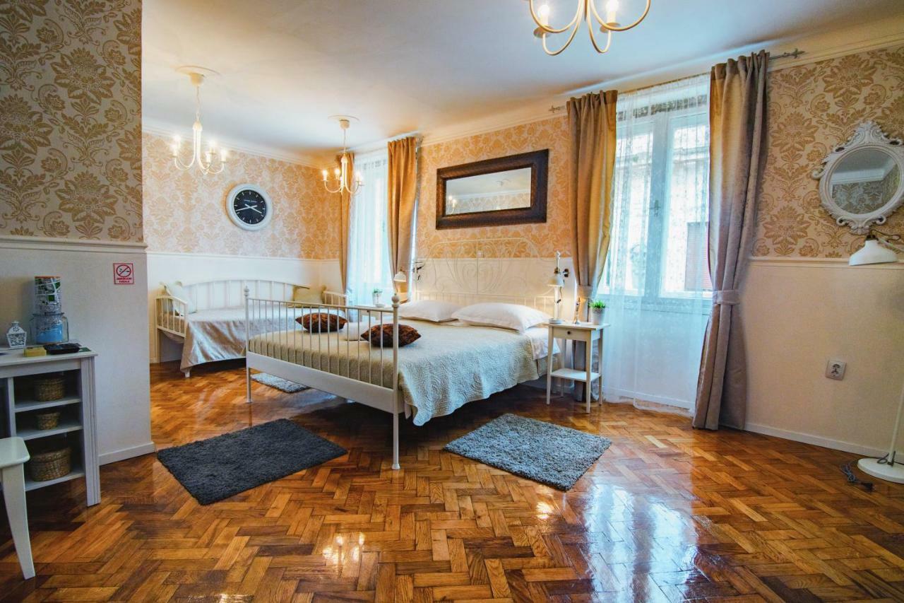 Mama'S And Papa'S Luxury Rooms สปลิท ภายนอก รูปภาพ
